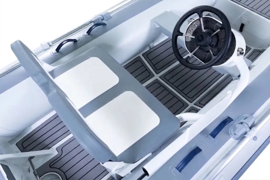 Console And Jockey Seat Station